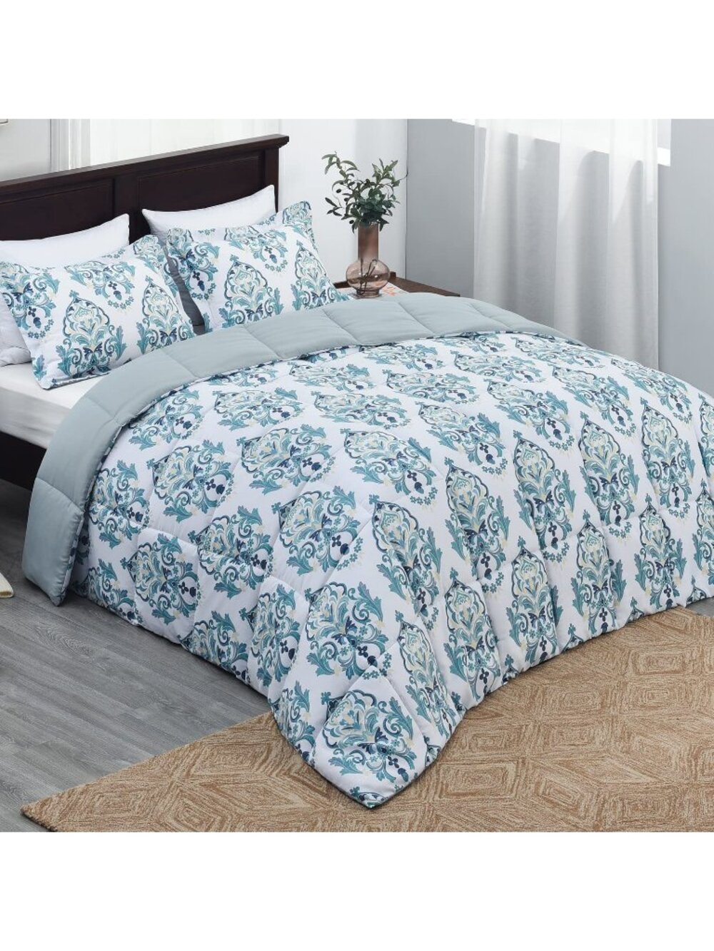 Queen Size Reversible Comforter Set With 2 Pillow Shams In Teal & White